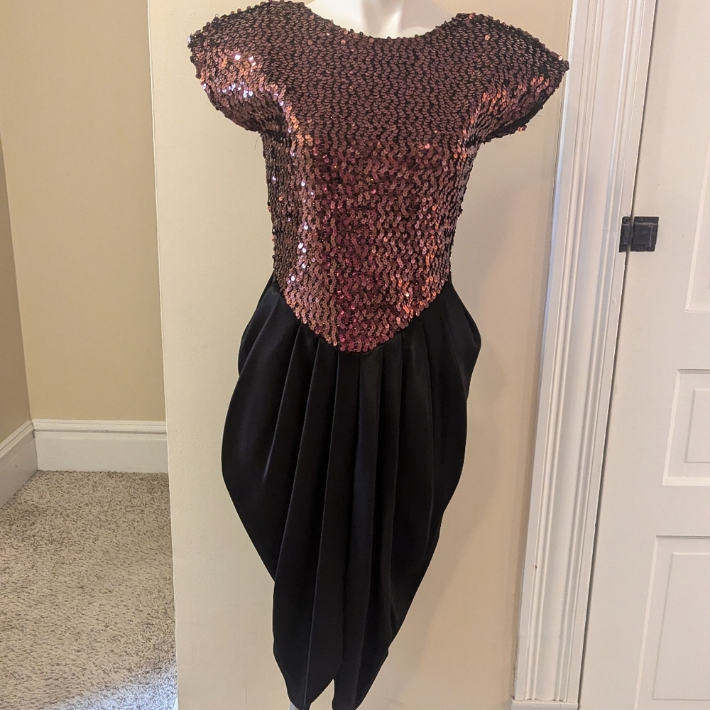 Vintage Glebrob Ltd. pinkish sequin with black skirt size M